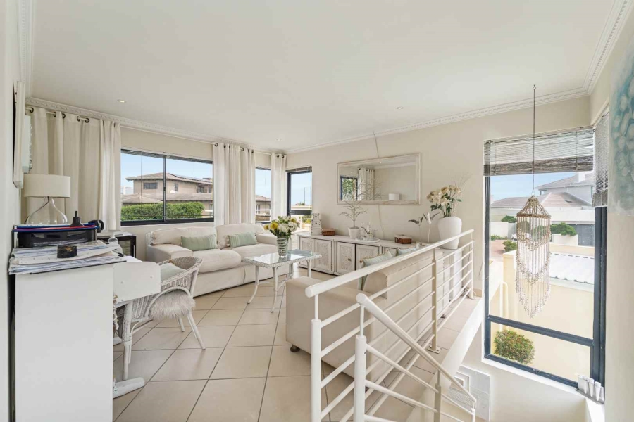 4 Bedroom Property for Sale in Sunset Links Western Cape